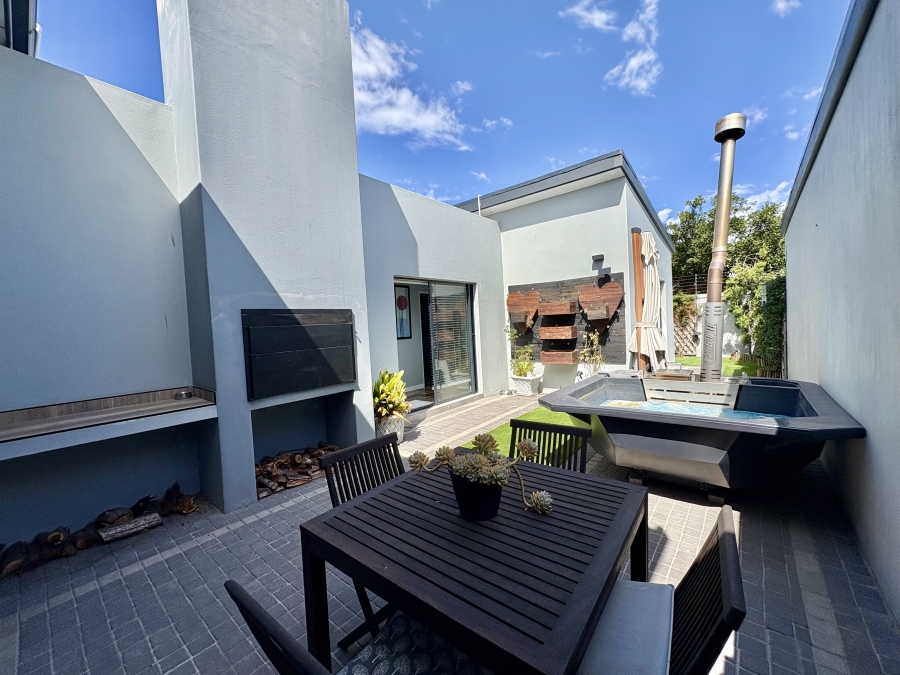 3 Bedroom Property for Sale in Sandown Western Cape